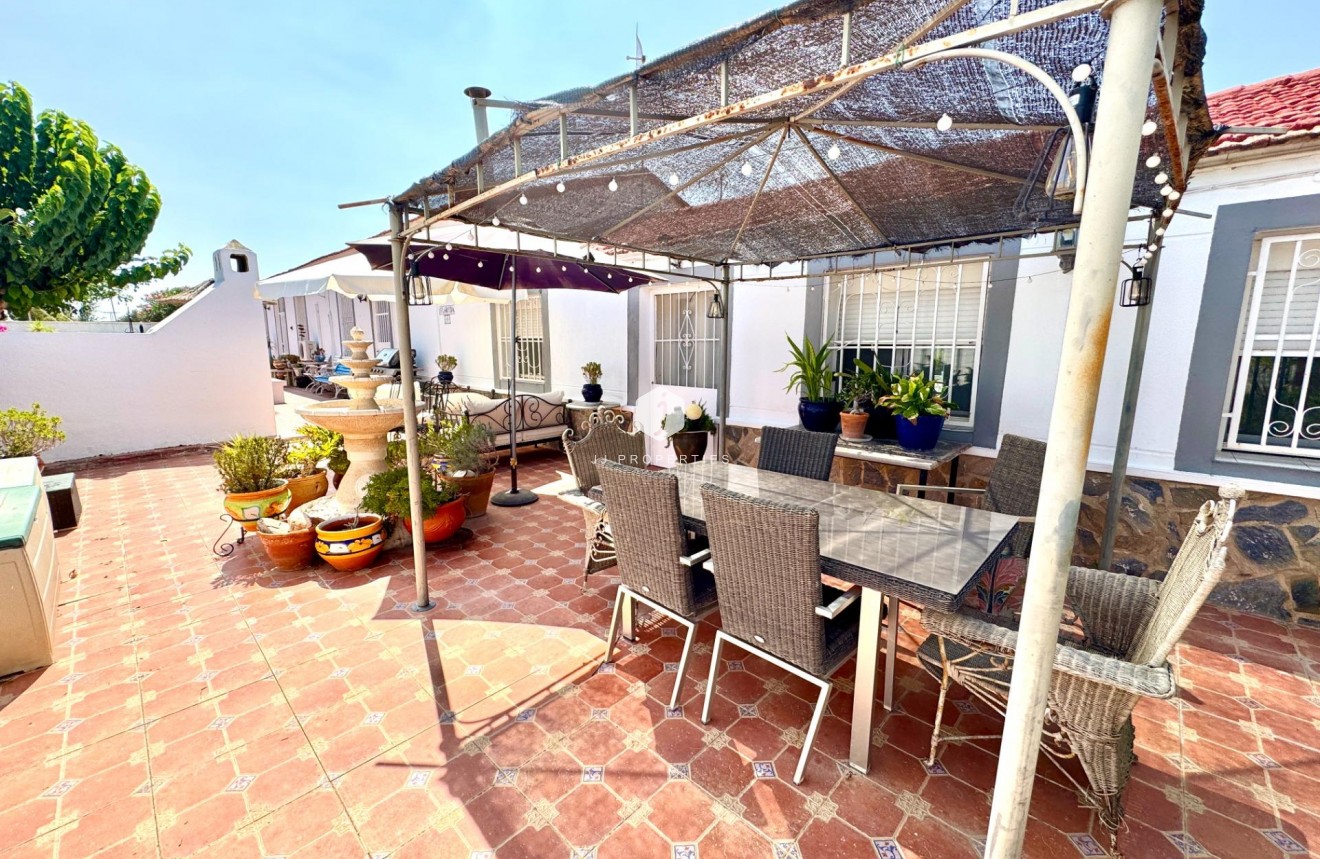 Tweedehands - Villa -
Dolores - Comunidad Valenciana