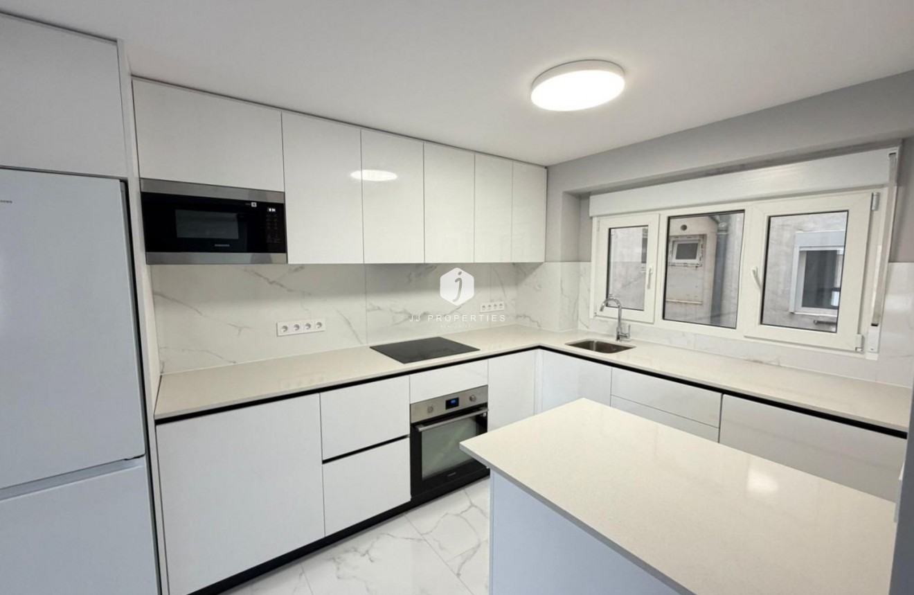 Tweedehands - Appartement / flat -
Torrevieja - Playa del Cura