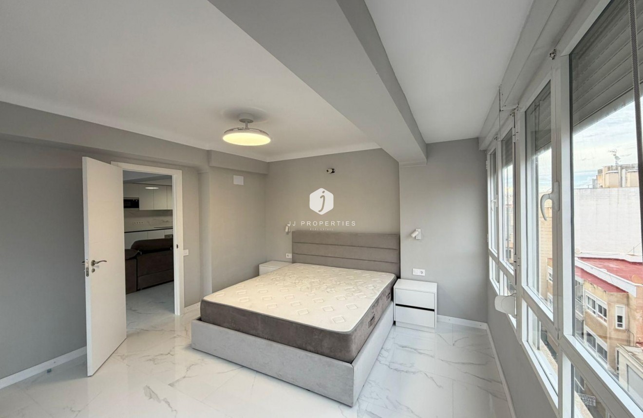 Tweedehands - Appartement / flat -
Torrevieja - Playa del Cura