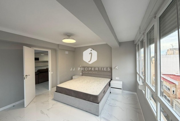 Tweedehands - Appartement / flat -
Torrevieja - Playa del Cura