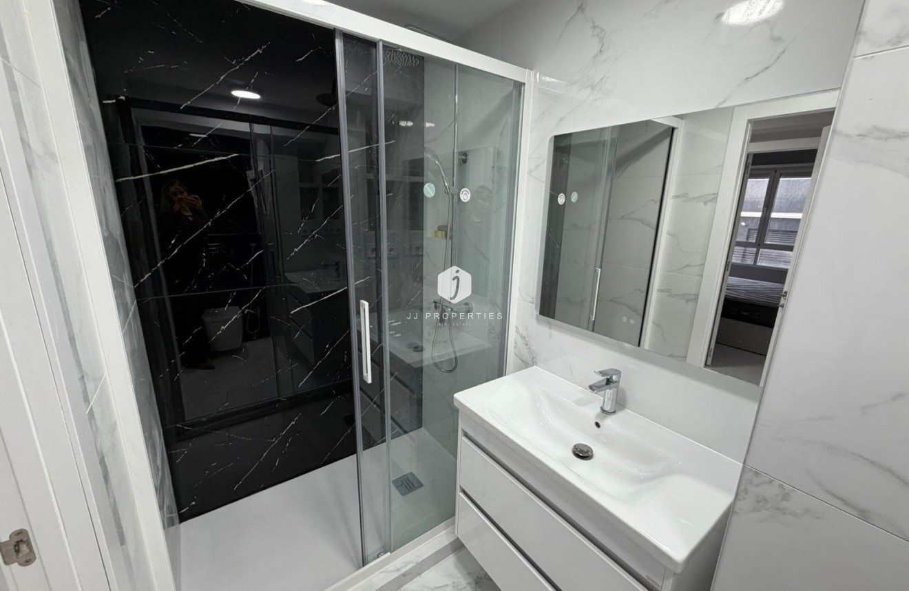 Tweedehands - Appartement / flat -
Torrevieja - Playa del Cura