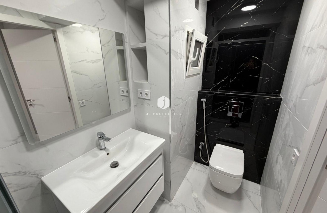 Tweedehands - Appartement / flat -
Torrevieja - Playa del Cura