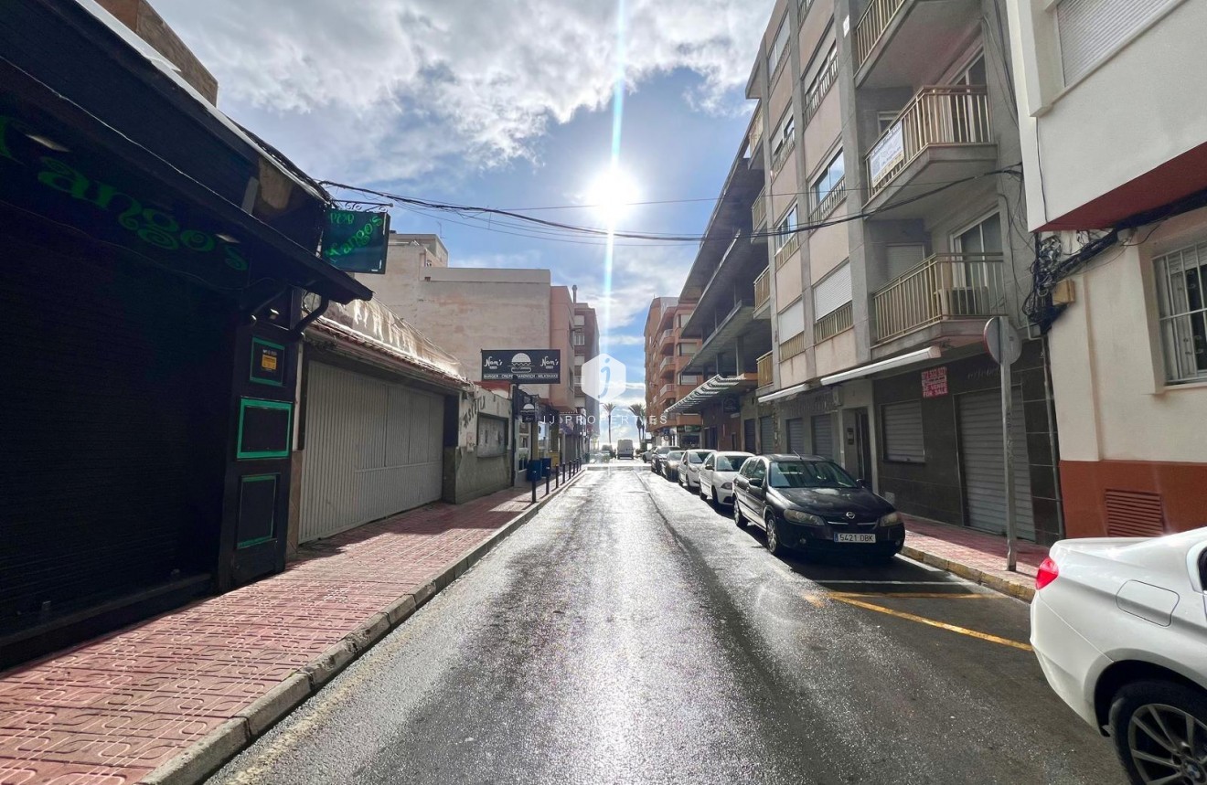 Tweedehands - Appartement / flat -
Torrevieja - Paseo maritimo