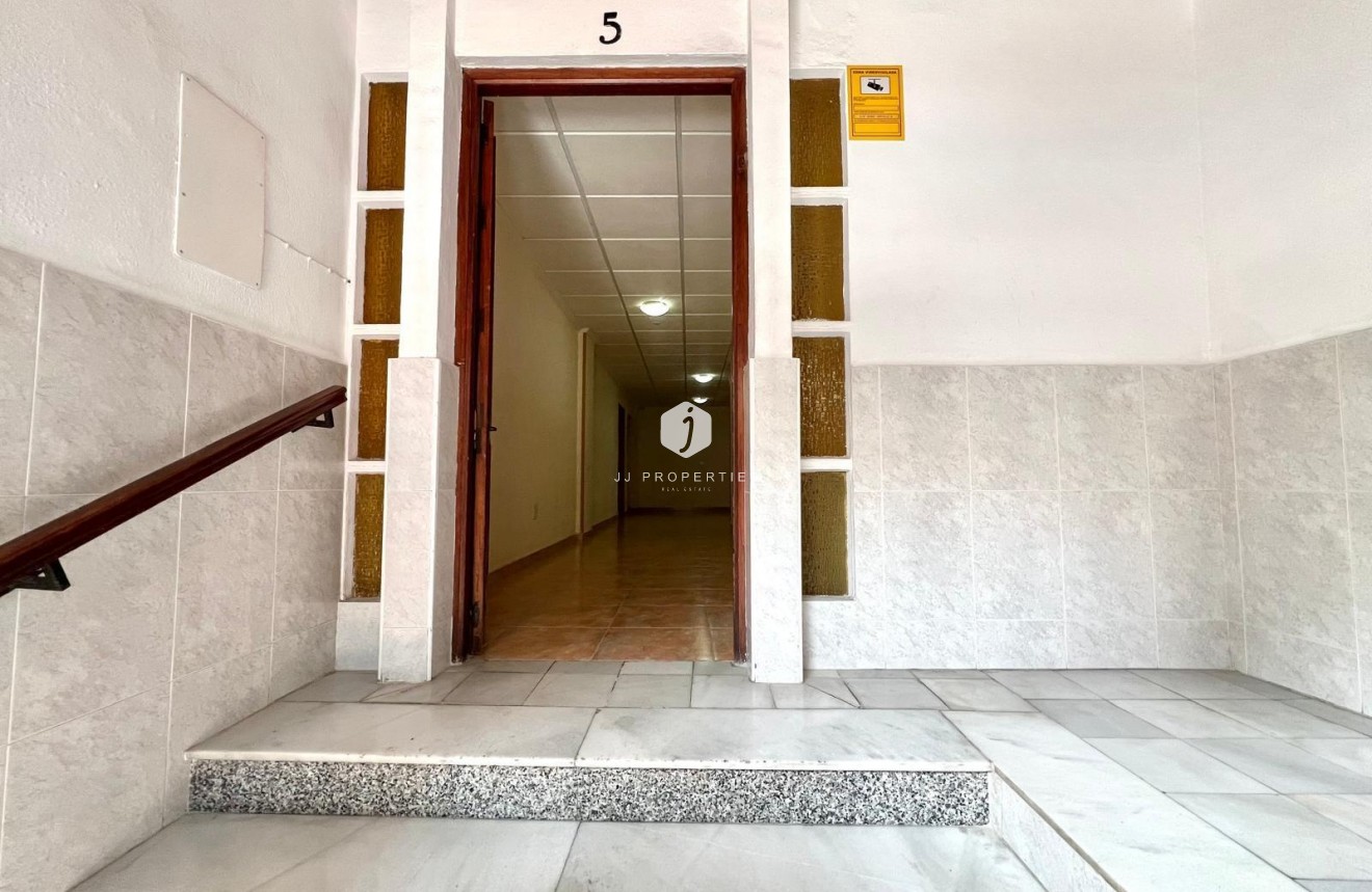 Tweedehands - Appartement / flat -
Torrevieja - Paseo maritimo