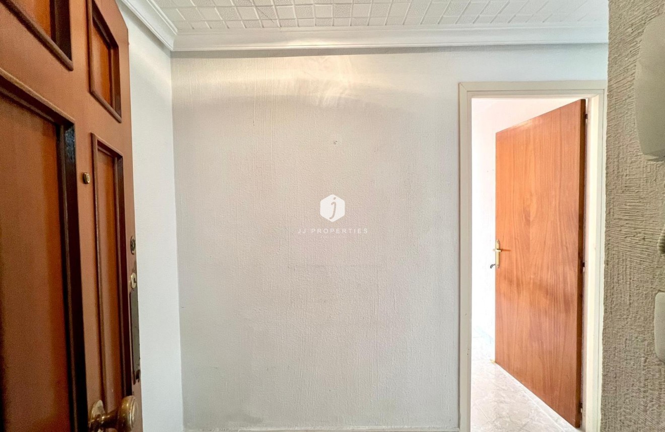 Tweedehands - Appartement / flat -
Torrevieja - Paseo maritimo