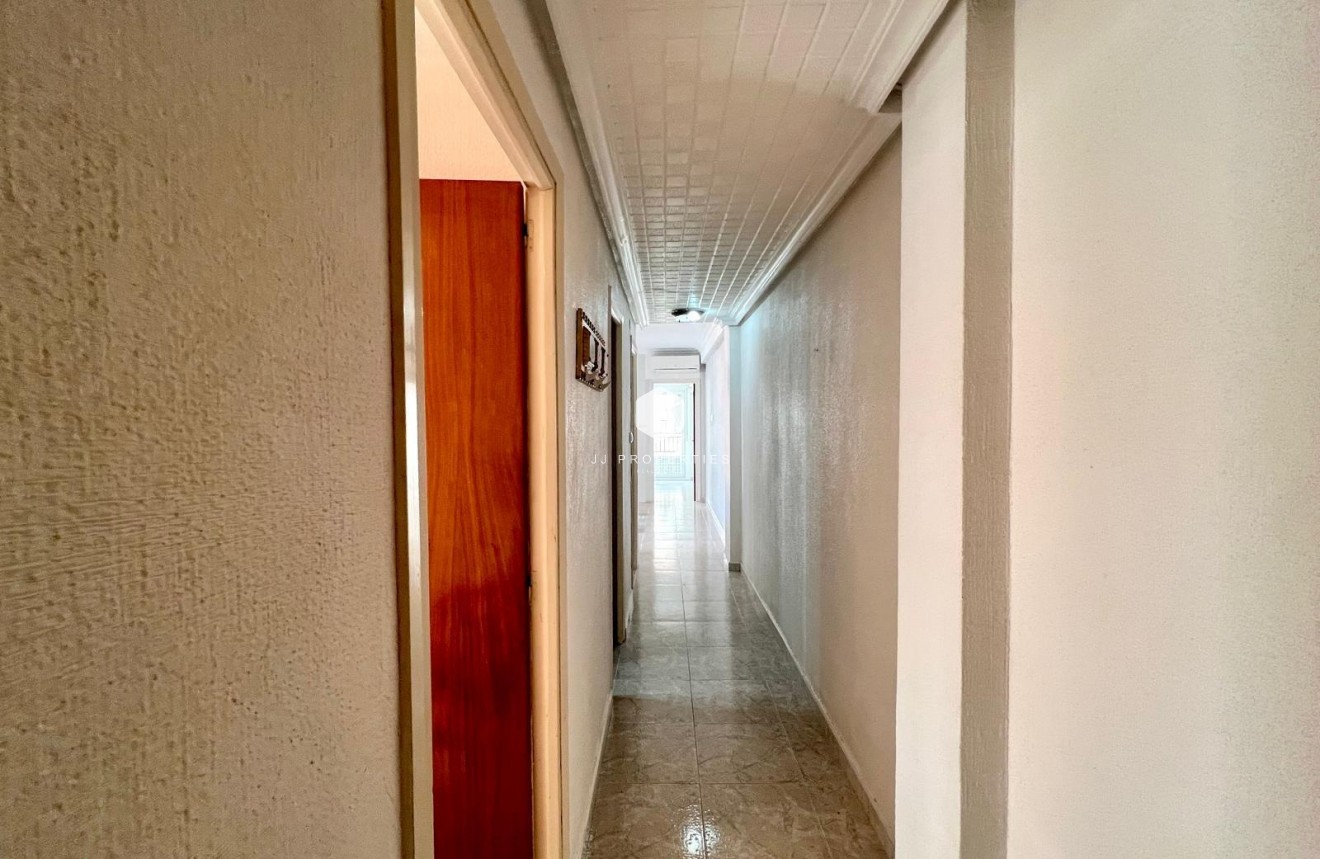 Tweedehands - Appartement / flat -
Torrevieja - Paseo maritimo