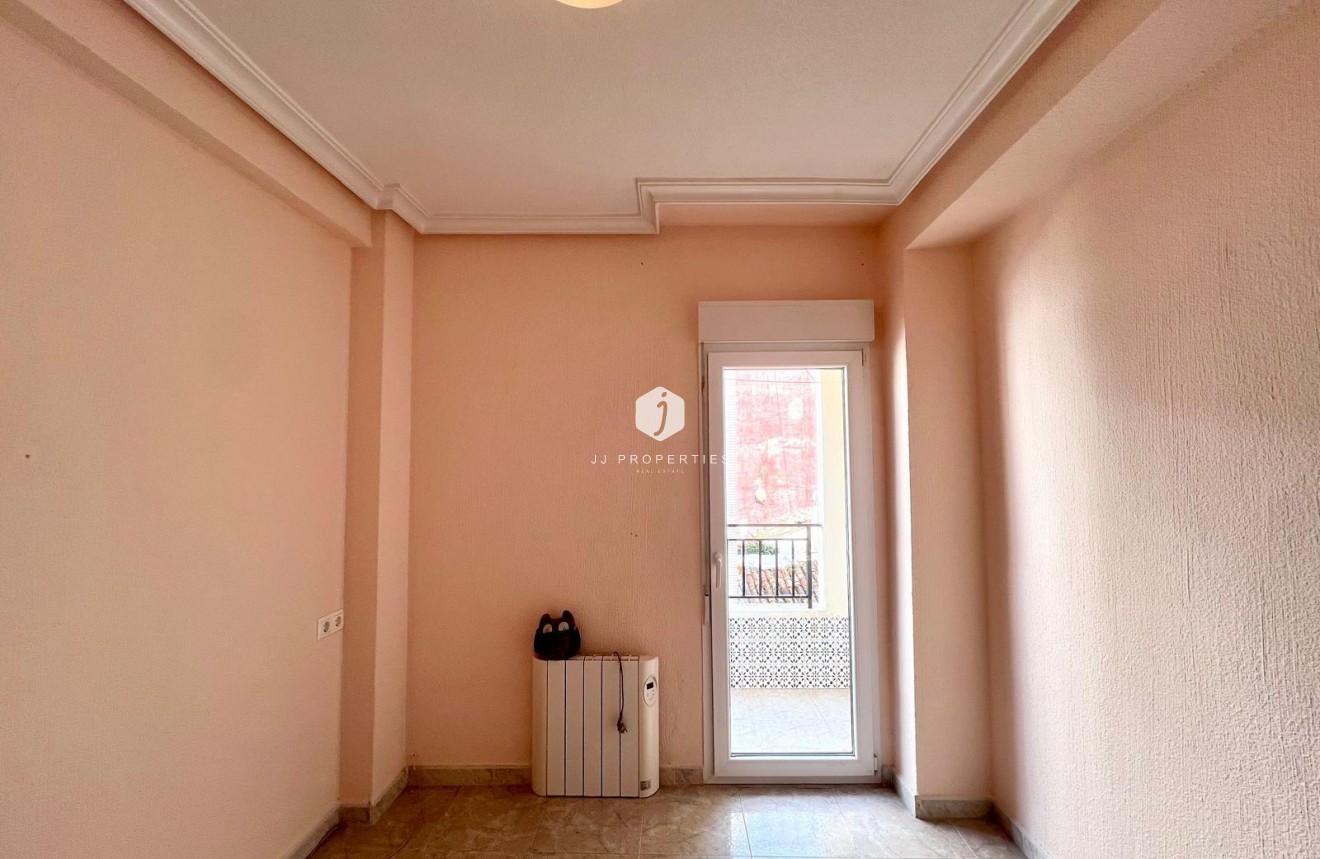 Tweedehands - Appartement / flat -
Torrevieja - Paseo maritimo