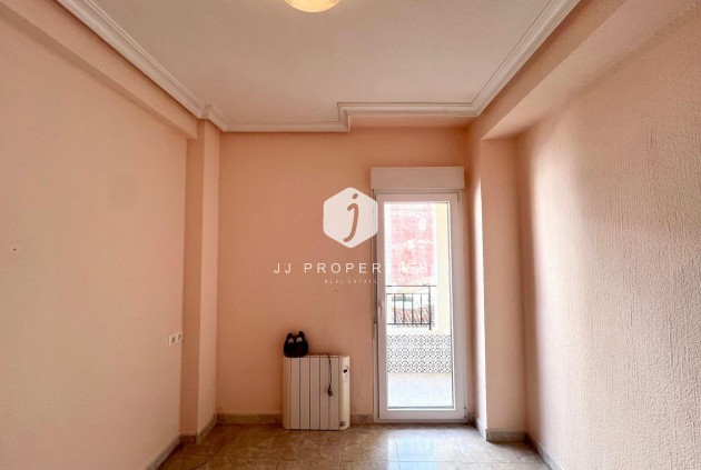 Tweedehands - Appartement / flat -
Torrevieja - Paseo maritimo