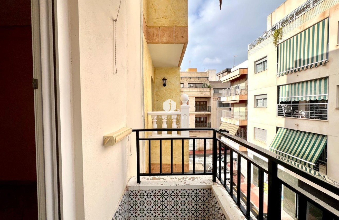 Tweedehands - Appartement / flat -
Torrevieja - Paseo maritimo