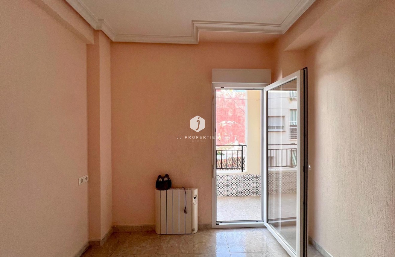 Tweedehands - Appartement / flat -
Torrevieja - Paseo maritimo