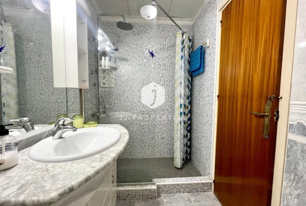 Tweedehands - Appartement / flat -
Torrevieja - Paseo maritimo