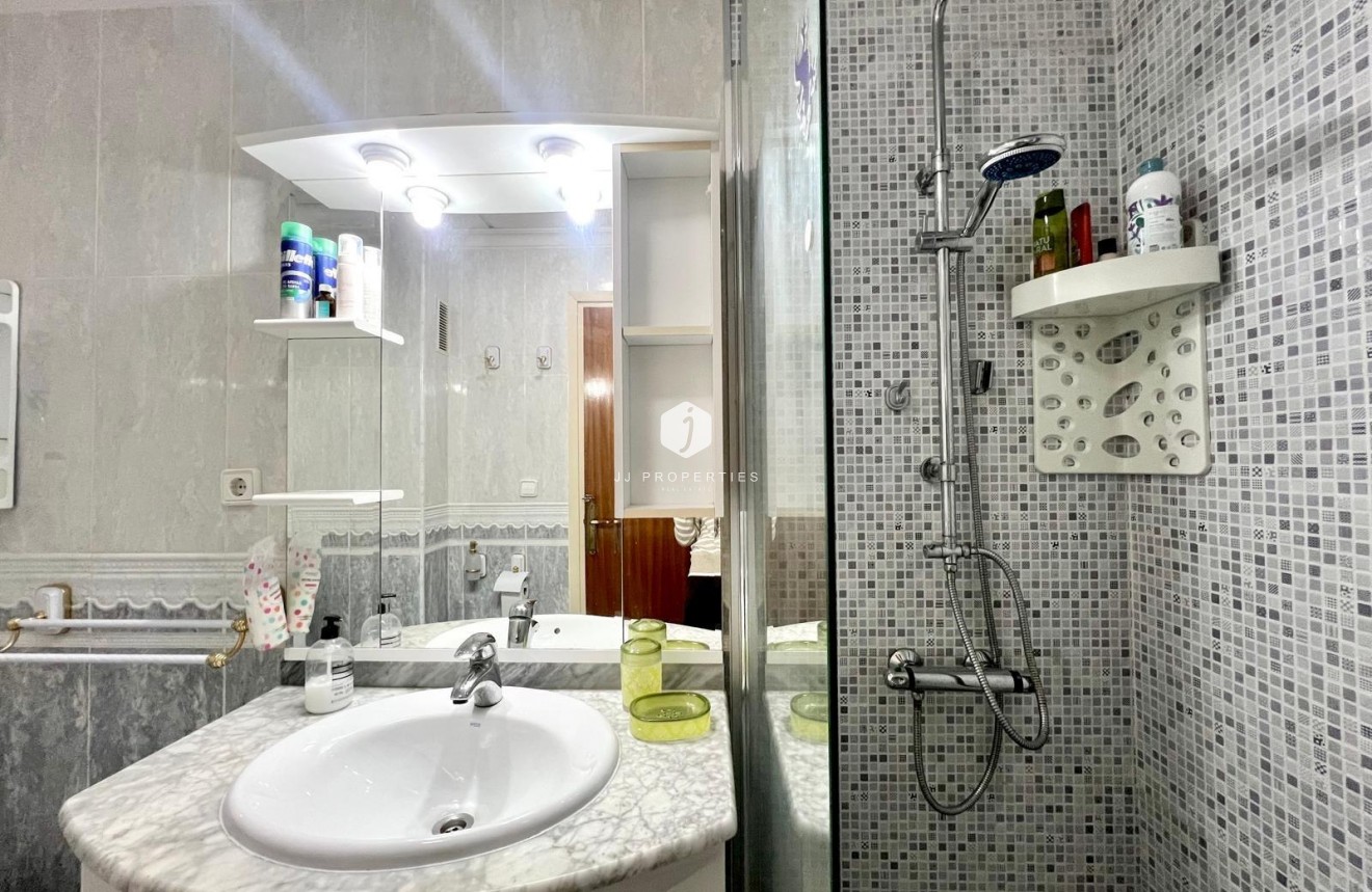 Tweedehands - Appartement / flat -
Torrevieja - Paseo maritimo