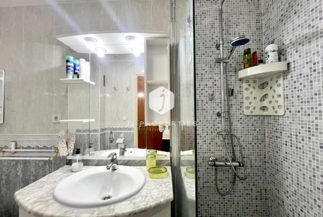 Tweedehands - Appartement / flat -
Torrevieja - Paseo maritimo