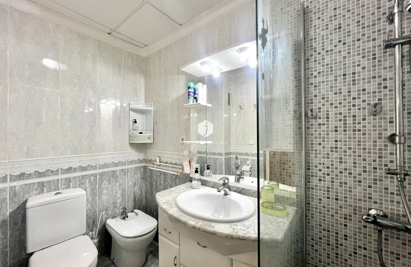 Tweedehands - Appartement / flat -
Torrevieja - Paseo maritimo