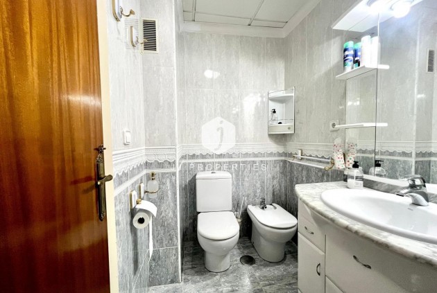 Tweedehands - Appartement / flat -
Torrevieja - Paseo maritimo