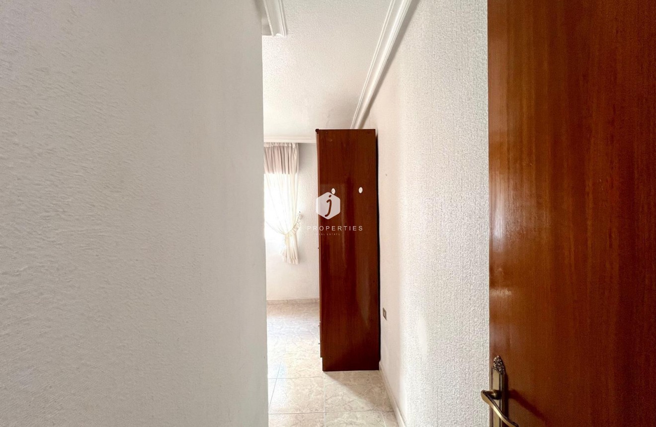 Tweedehands - Appartement / flat -
Torrevieja - Paseo maritimo