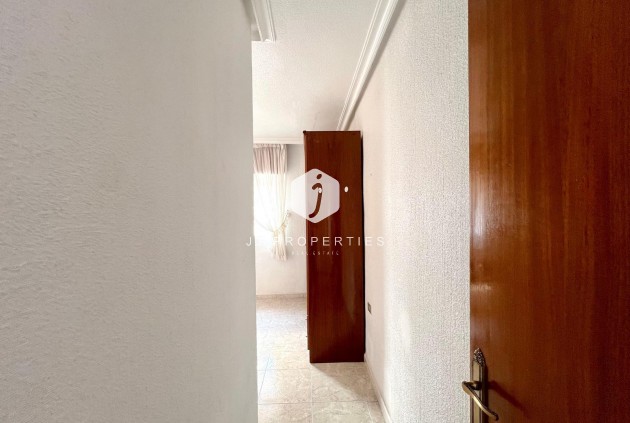 Tweedehands - Appartement / flat -
Torrevieja - Paseo maritimo