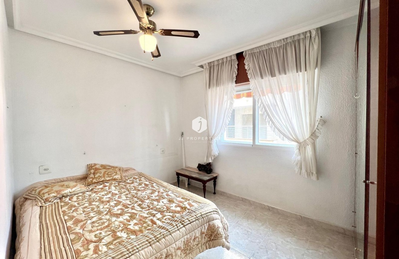 Tweedehands - Appartement / flat -
Torrevieja - Paseo maritimo