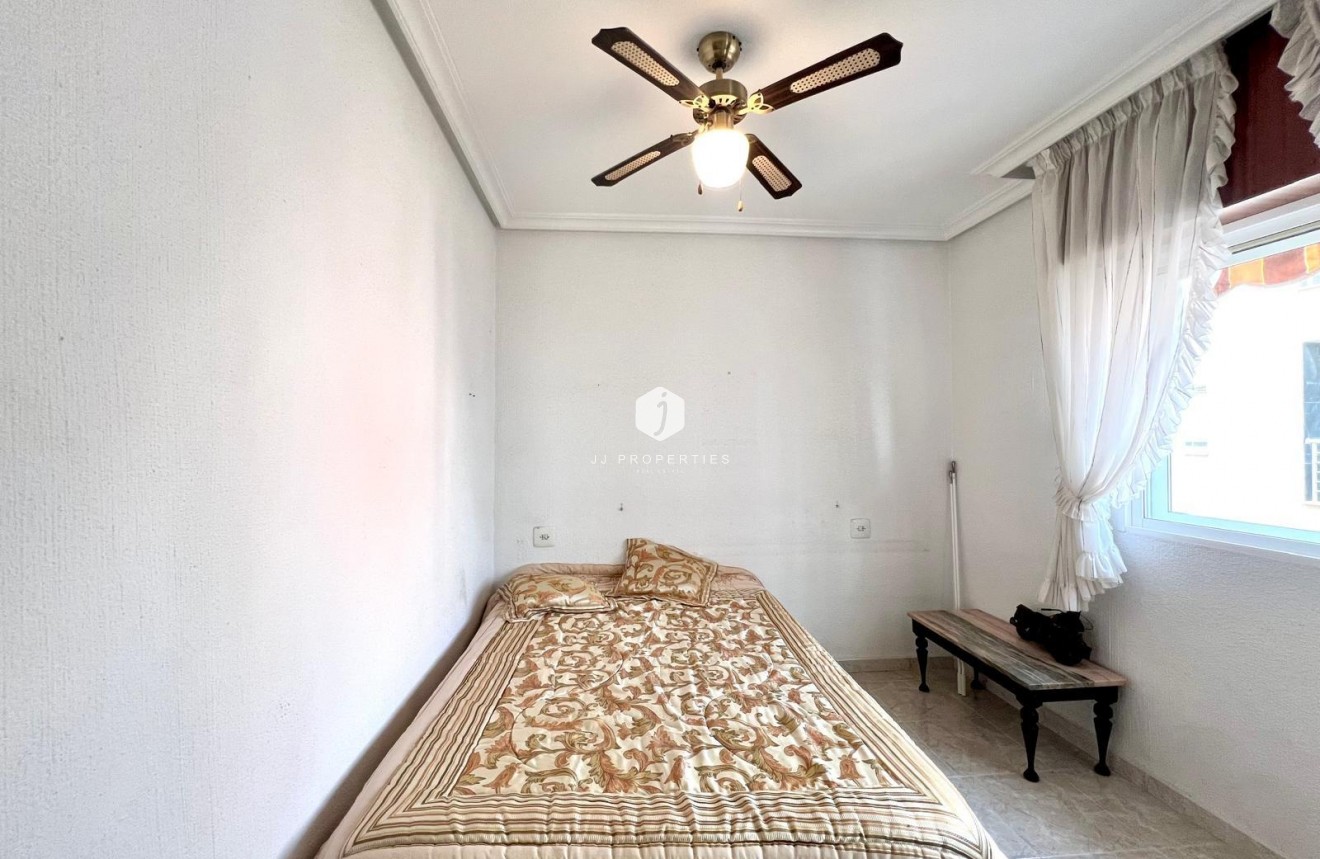 Tweedehands - Appartement / flat -
Torrevieja - Paseo maritimo