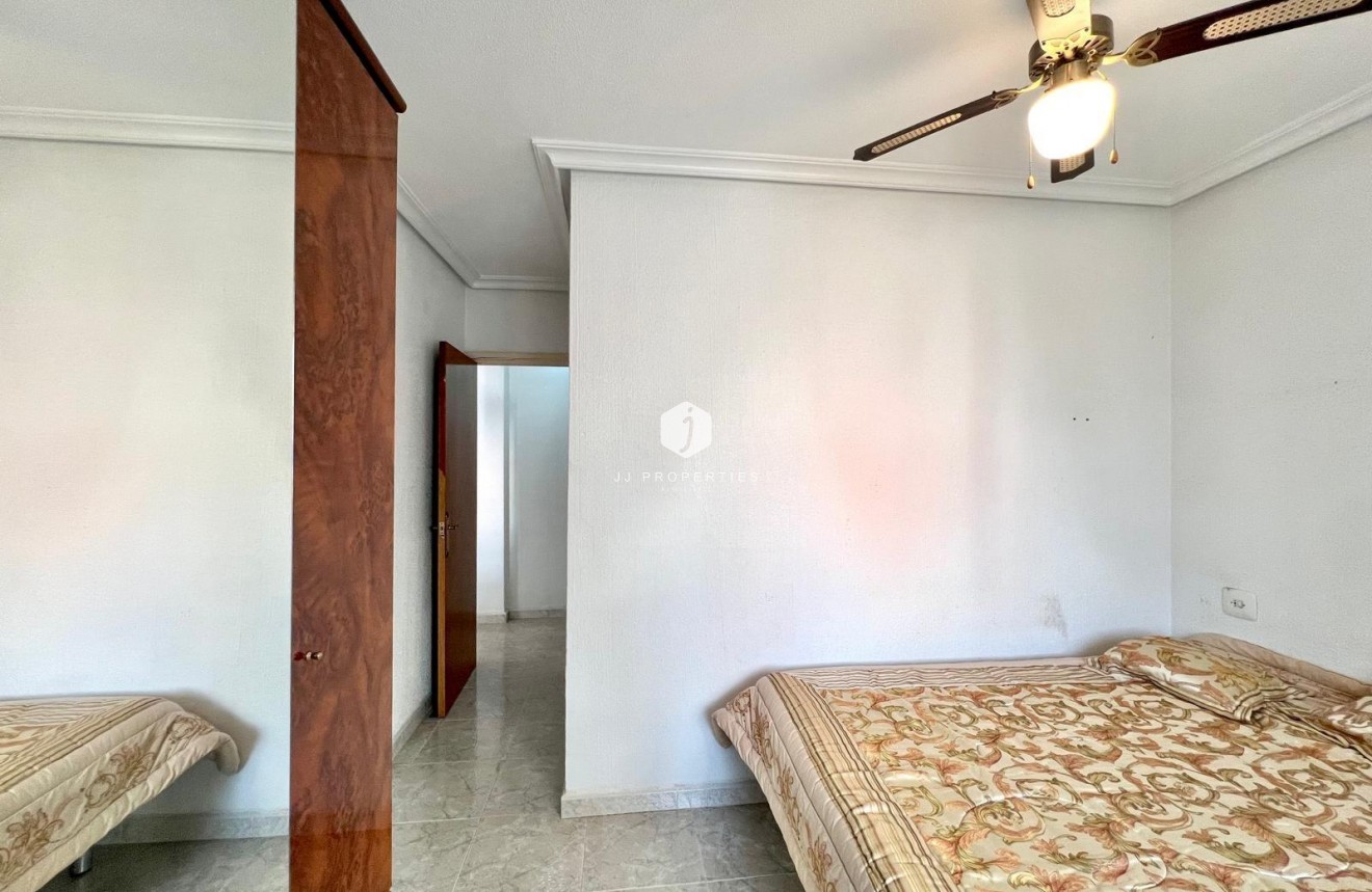 Tweedehands - Appartement / flat -
Torrevieja - Paseo maritimo