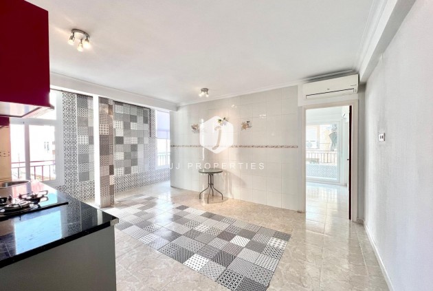 Tweedehands - Appartement / flat -
Torrevieja - Paseo maritimo