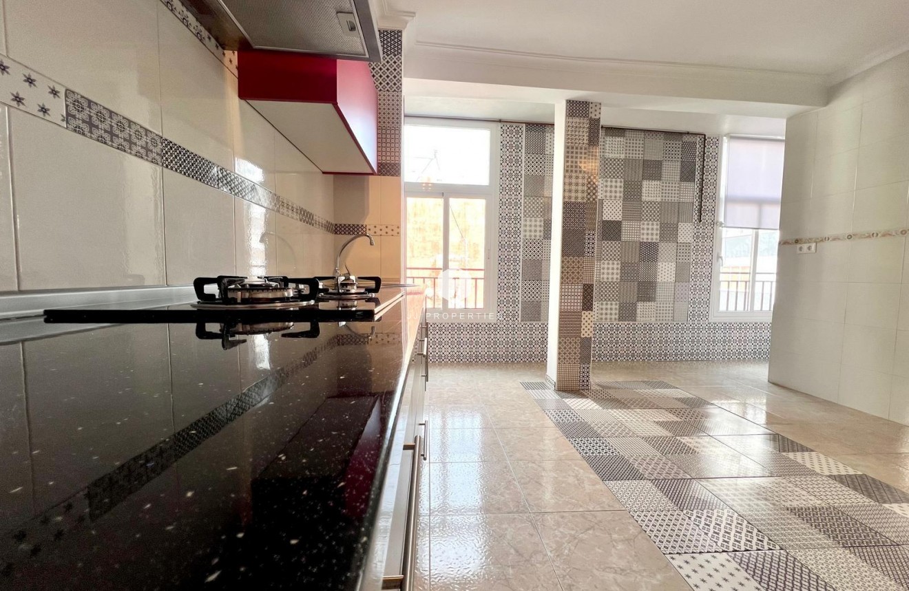 Tweedehands - Appartement / flat -
Torrevieja - Paseo maritimo