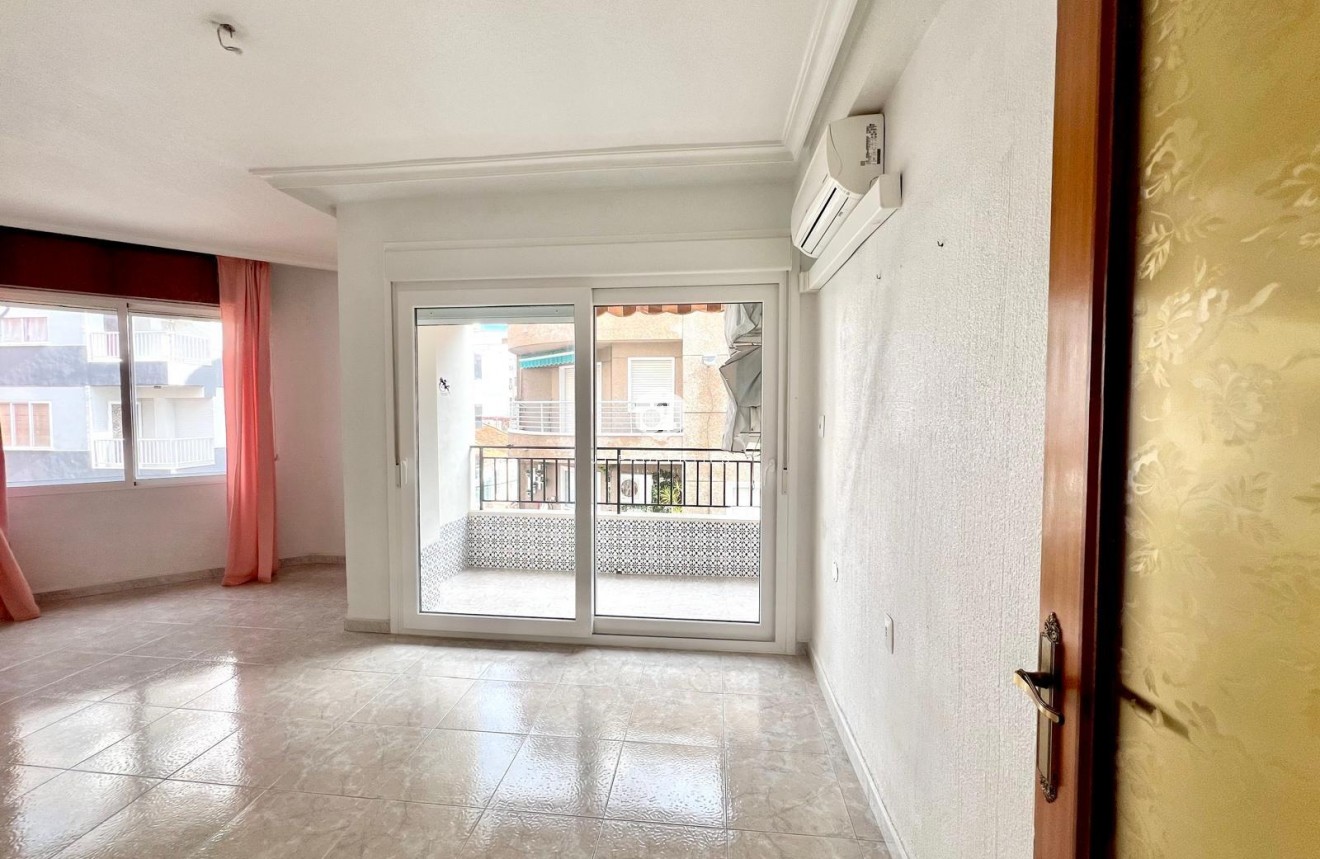 Tweedehands - Appartement / flat -
Torrevieja - Paseo maritimo