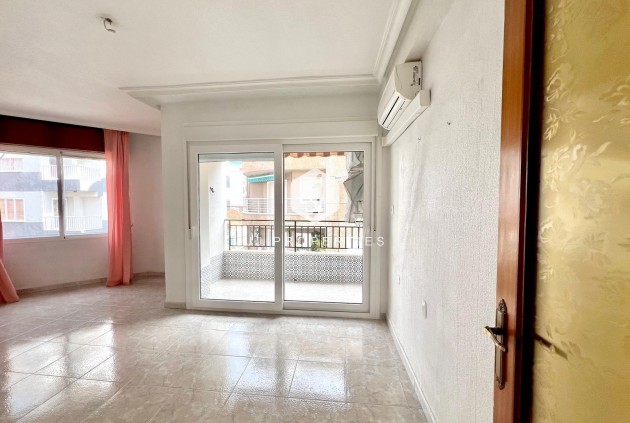 Tweedehands - Appartement / flat -
Torrevieja - Paseo maritimo