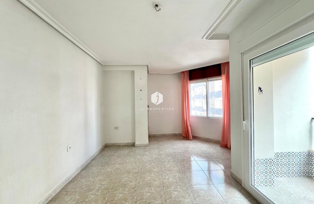 Tweedehands - Appartement / flat -
Torrevieja - Paseo maritimo