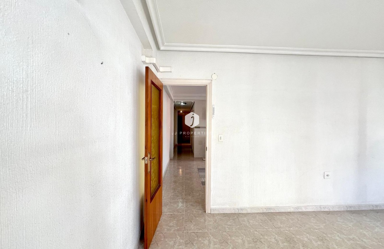 Tweedehands - Appartement / flat -
Torrevieja - Paseo maritimo