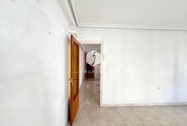 Tweedehands - Appartement / flat -
Torrevieja - Paseo maritimo