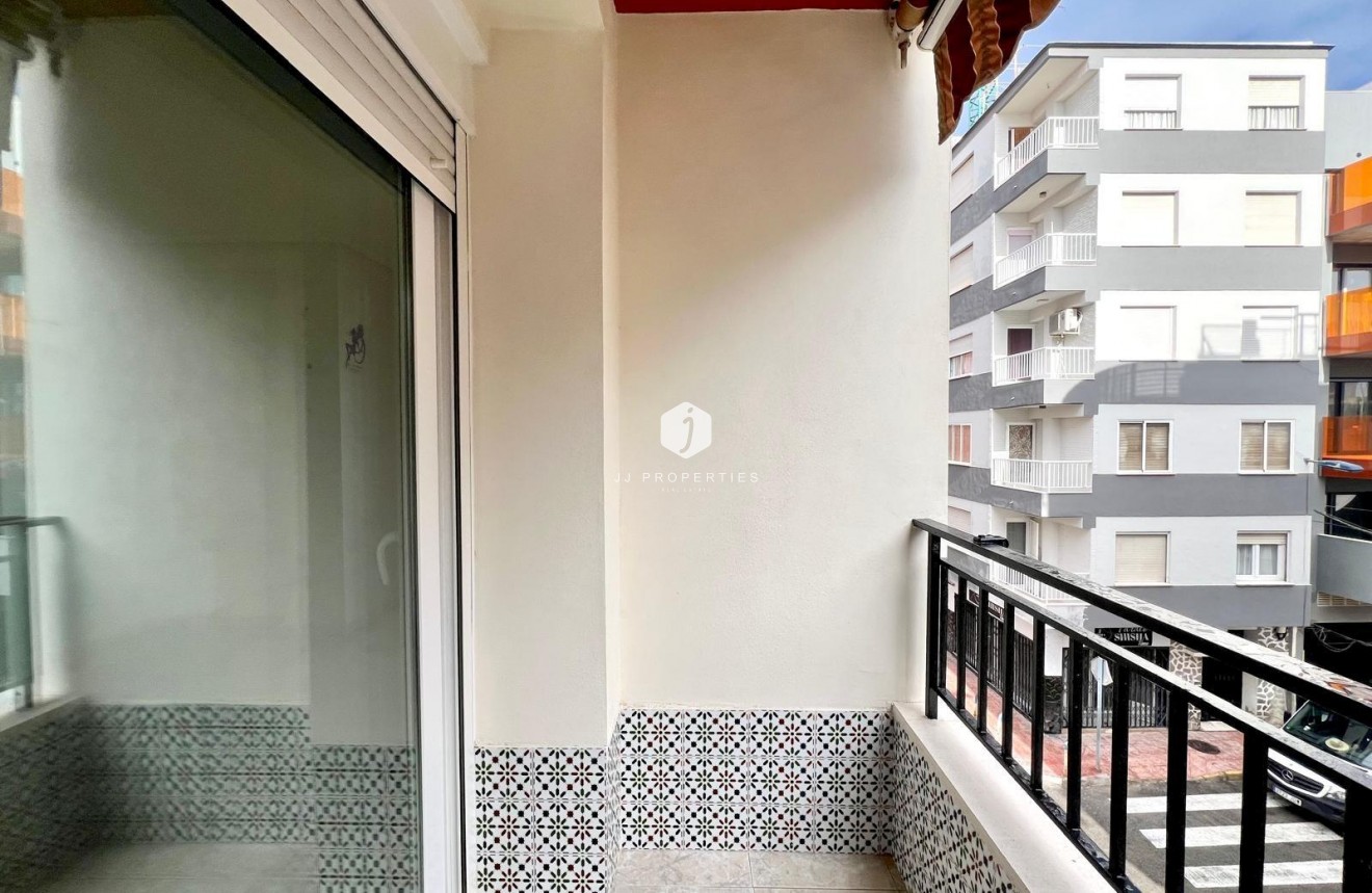 Tweedehands - Appartement / flat -
Torrevieja - Paseo maritimo