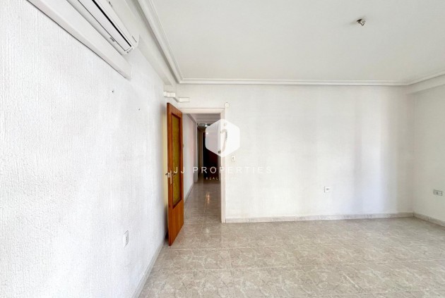 Tweedehands - Appartement / flat -
Torrevieja - Paseo maritimo