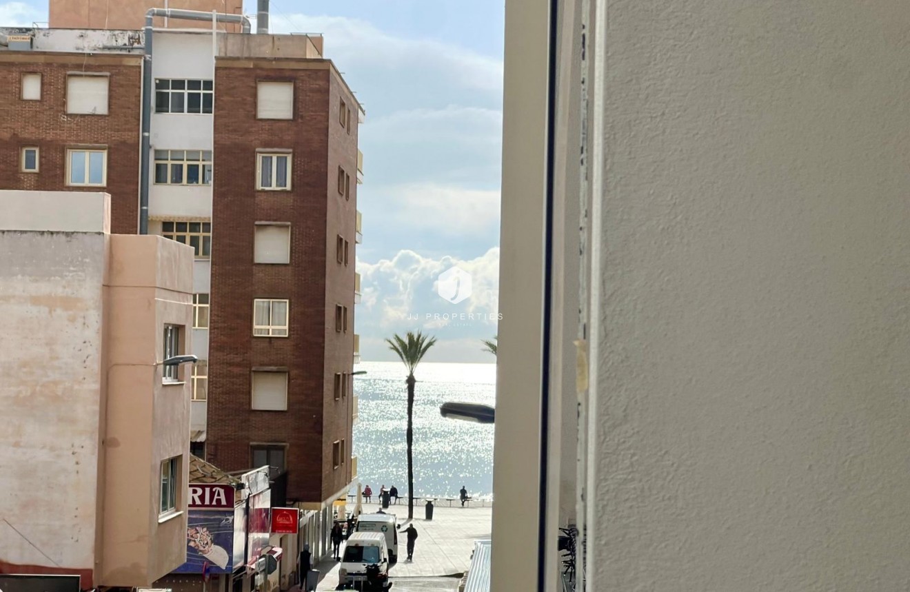 Tweedehands - Appartement / flat -
Torrevieja - Paseo maritimo