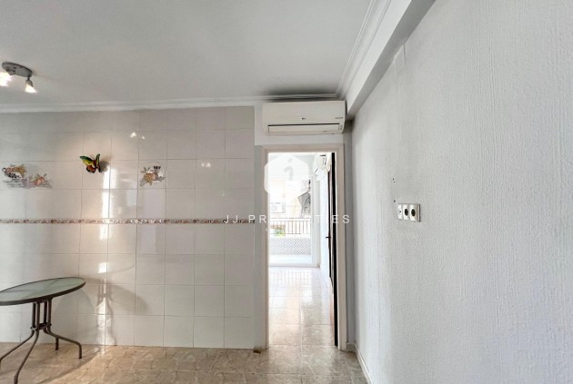 Tweedehands - Appartement / flat -
Torrevieja - Paseo maritimo