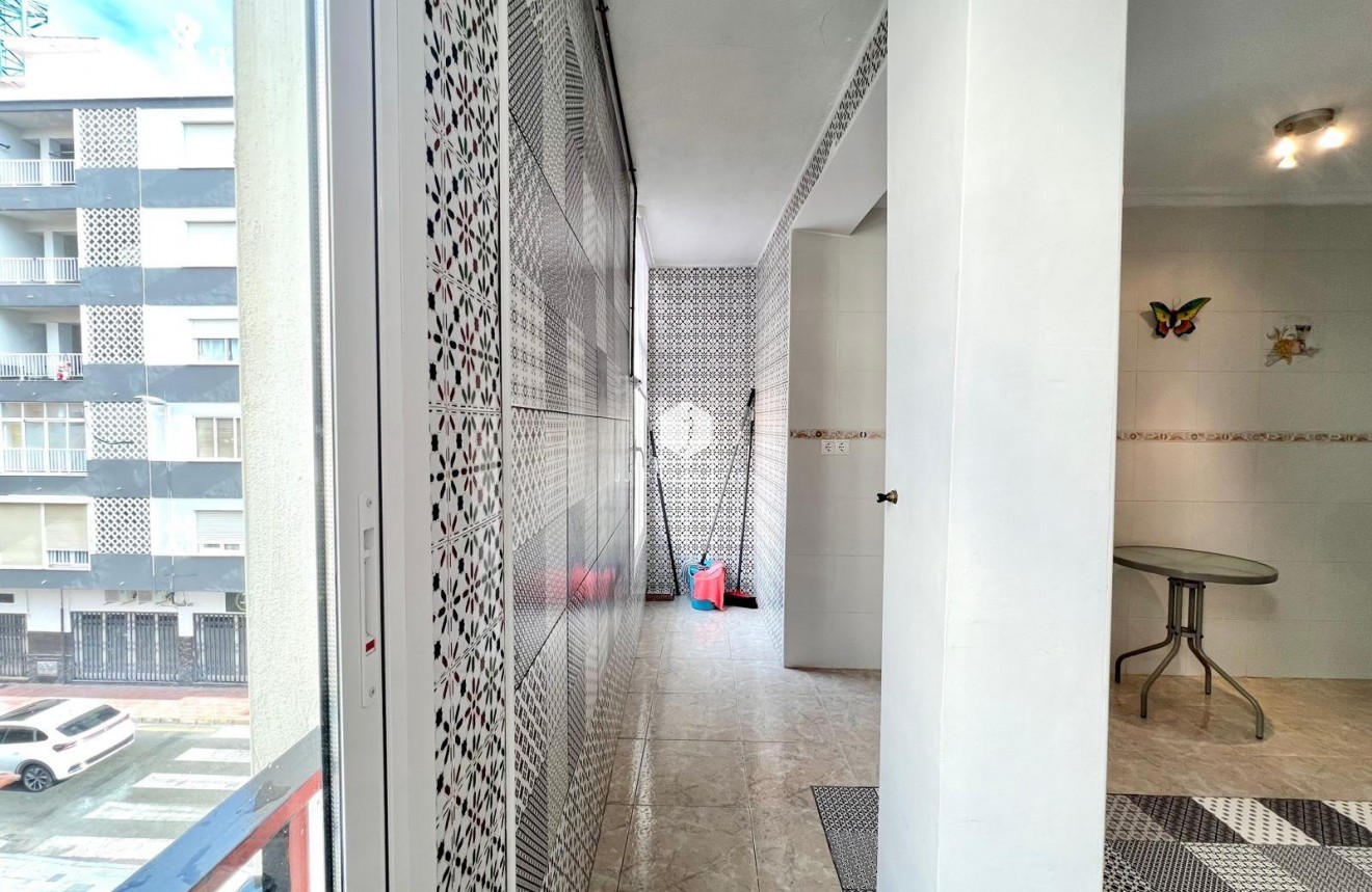 Tweedehands - Appartement / flat -
Torrevieja - Paseo maritimo