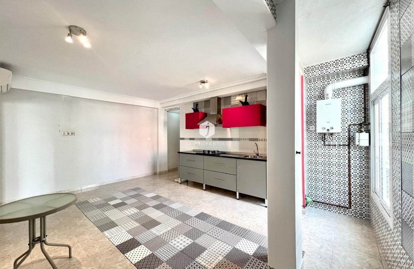 Tweedehands - Appartement / flat -
Torrevieja - Paseo maritimo