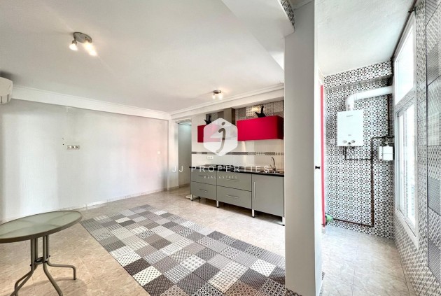 Tweedehands - Appartement / flat -
Torrevieja - Paseo maritimo