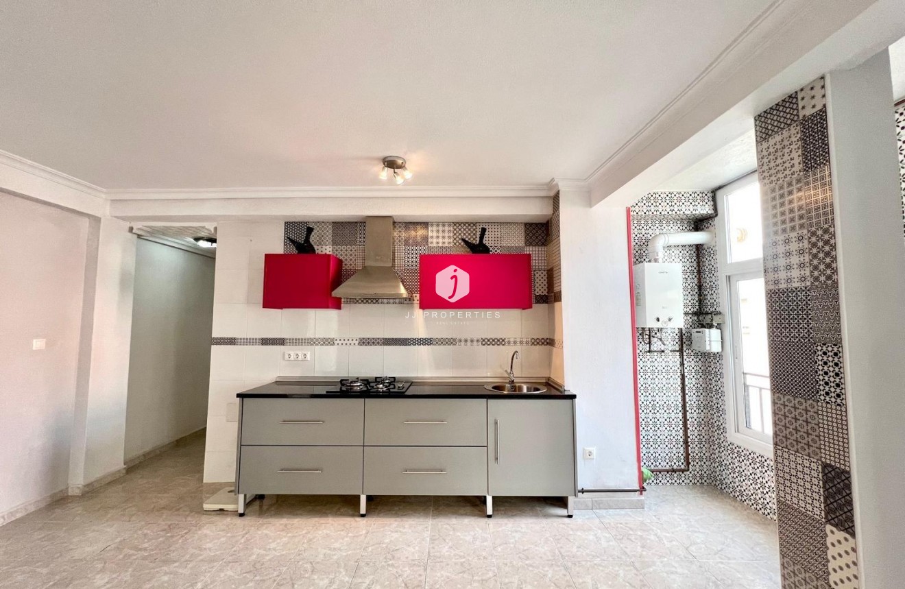 Tweedehands - Appartement / flat -
Torrevieja - Paseo maritimo