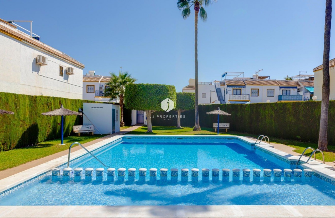 Tweedehands - Bungalow -
Torrevieja - La Siesta - El Salado - Torreta