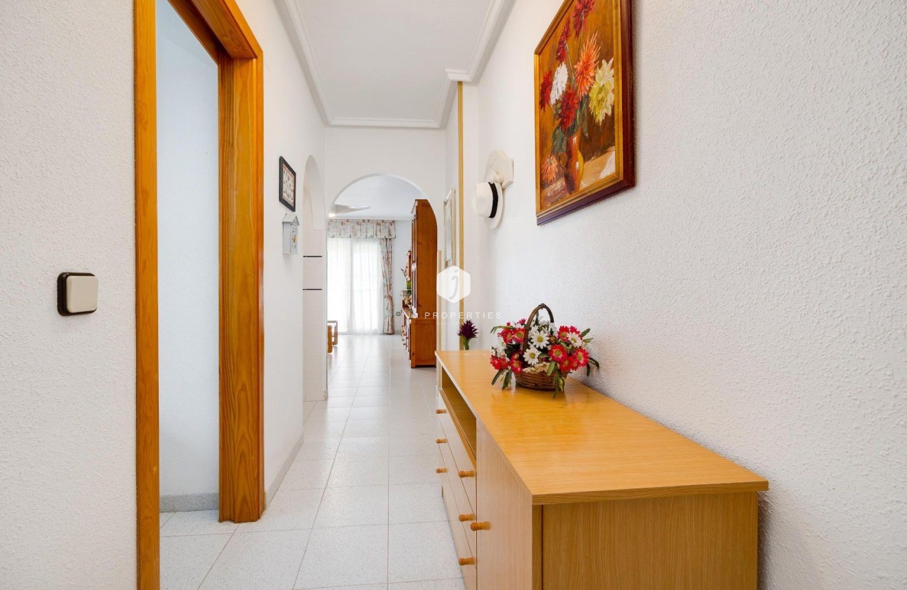 Tweedehands - Appartement / flat -
Torrevieja - Acequion