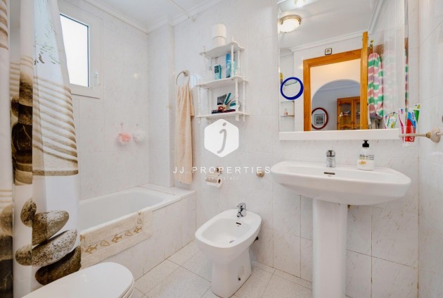 Tweedehands - Appartement / flat -
Torrevieja - Acequion