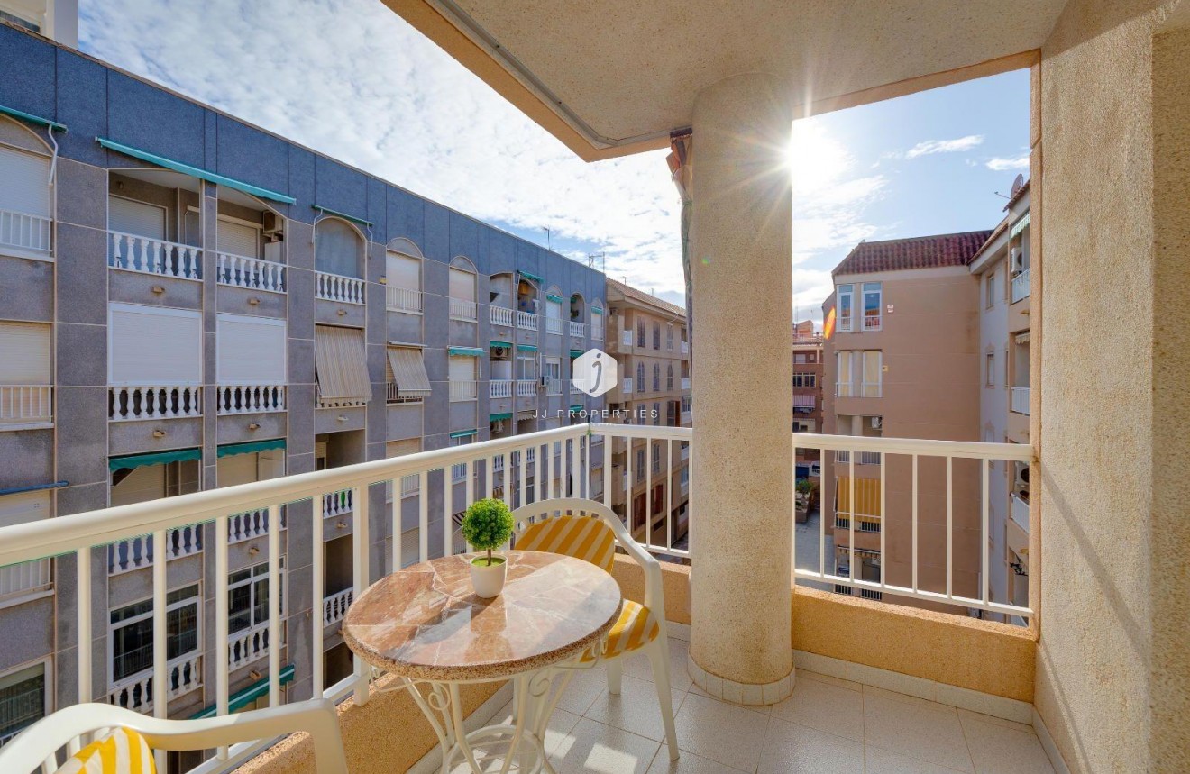 Tweedehands - Appartement / flat -
Torrevieja - Acequion