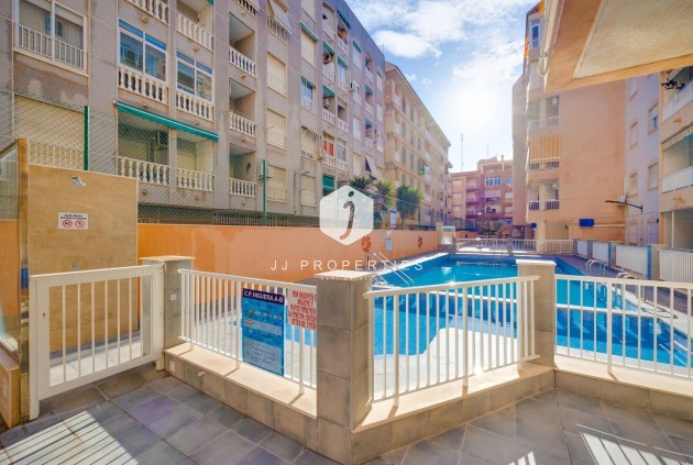 Tweedehands - Appartement / flat -
Torrevieja - Acequion
