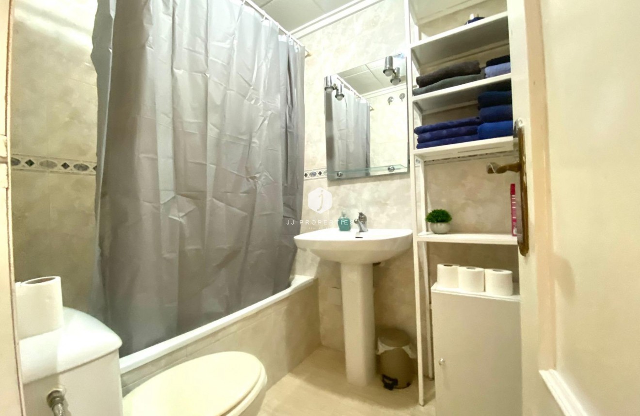 Resale - Apartment / flat -
Torrevieja - Estacion de autobuses