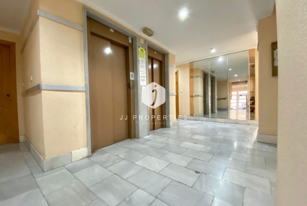 Resale - Apartment / flat -
Torrevieja - Estacion de autobuses