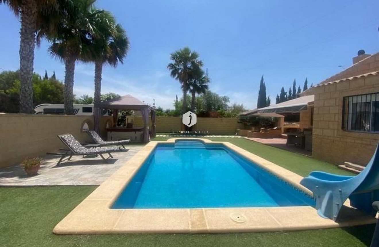 Resale - Villa -
Albatera - Campo De Albatera