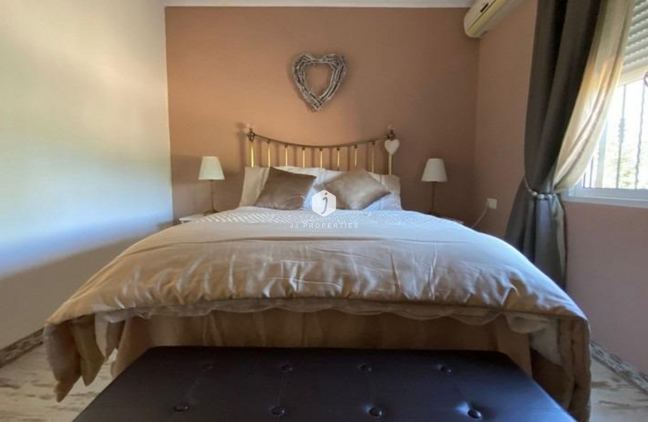 Resale - Villa -
Albatera - Campo De Albatera