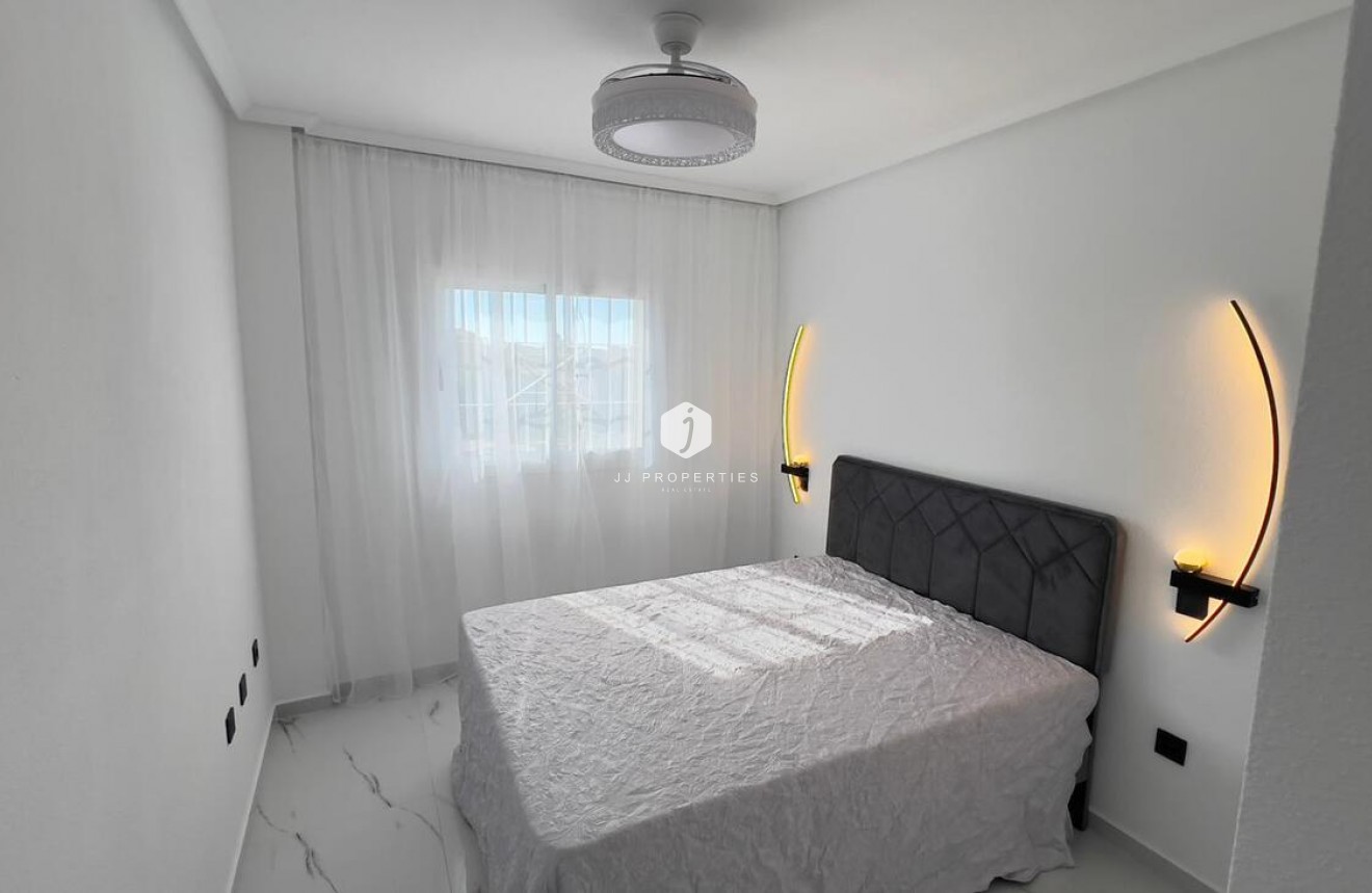 Resale - Apartment / flat -
Orihuela Costa - Costa Blanca
