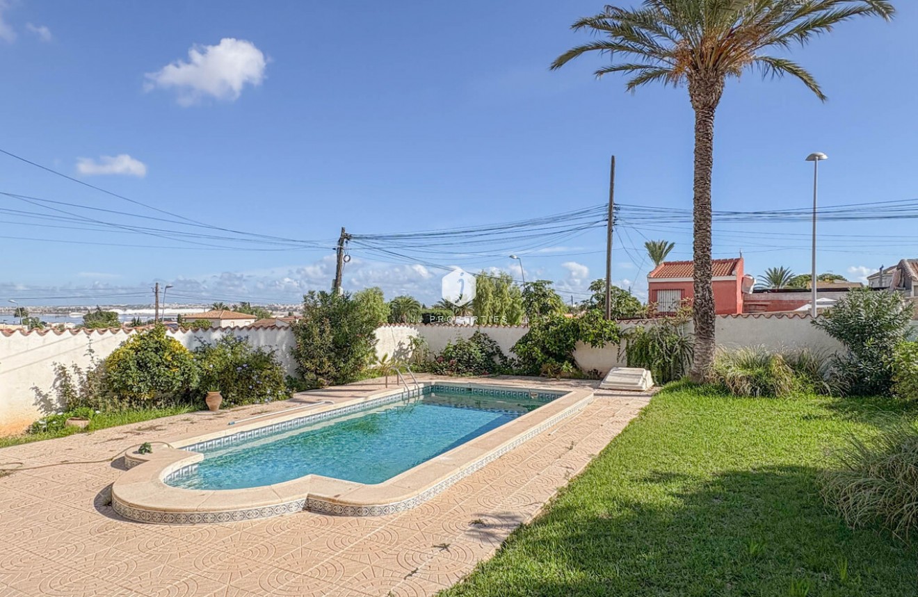 Resale - Villa -
Los Balcones - Costa Blanca